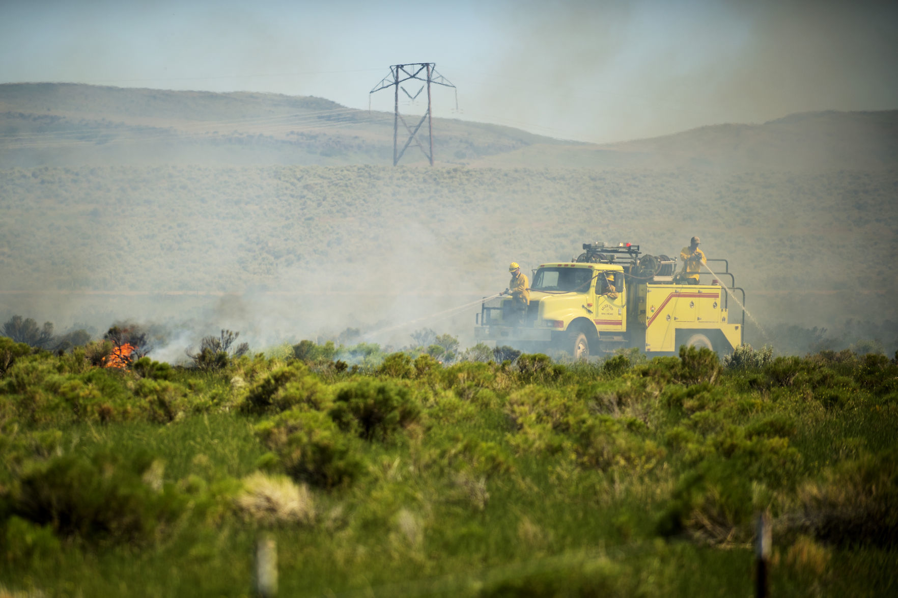 Brush fires break out south of Twin Falls